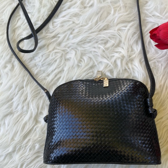 🌺vintage woven leather crossbody bag🌺 - Picture 2 of 11